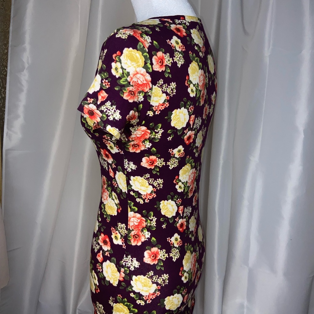 Wet Seal V-Neck T-Shirt Brown With Floral Design Size Medium .      (J) - Picture 3 of 9